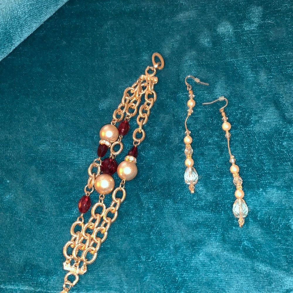 Set of bracelet with earrings